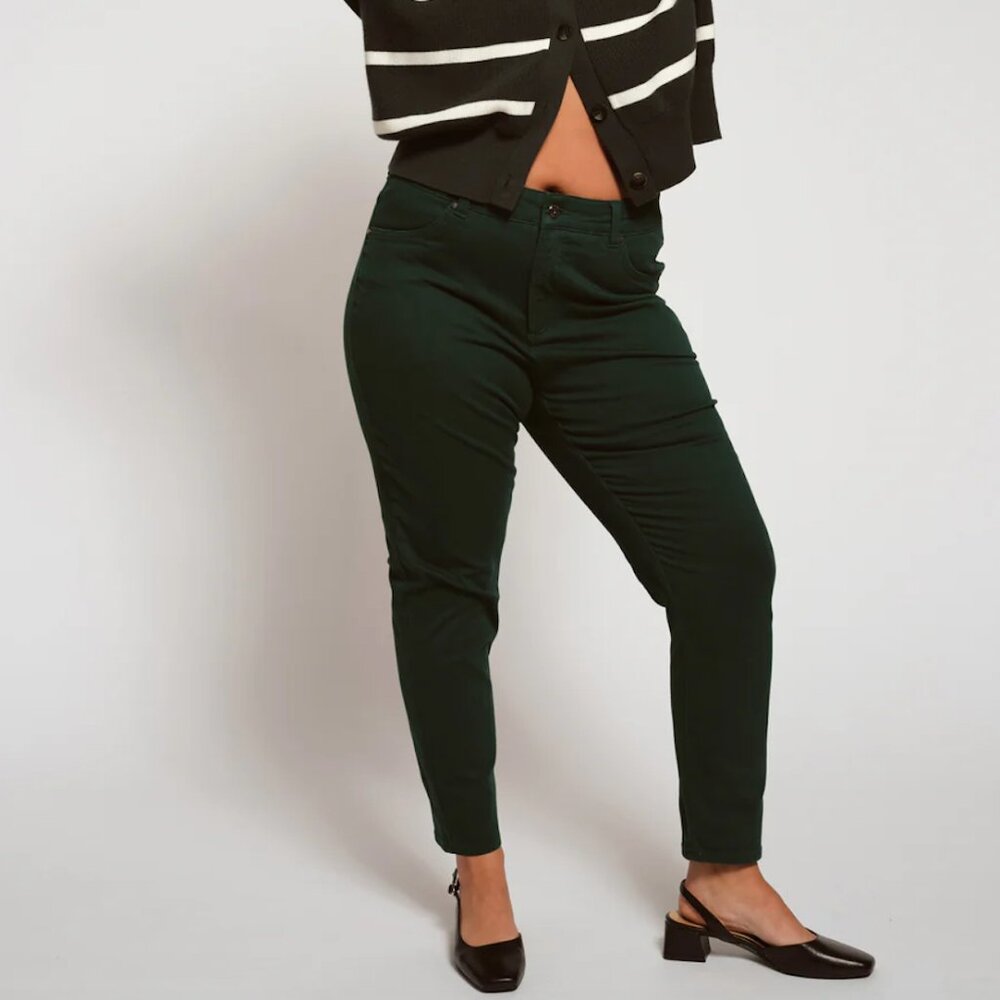 NWT Universal Standard Seine High Rise Jeans - size 26, 27" inseam GREEN NWT